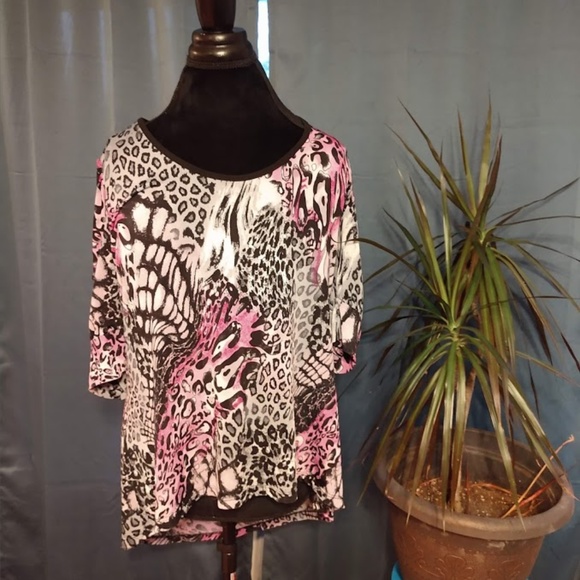 Yummy Plus Tops - 💚4For15! Yummy Plus Animal Print Top Size 1X